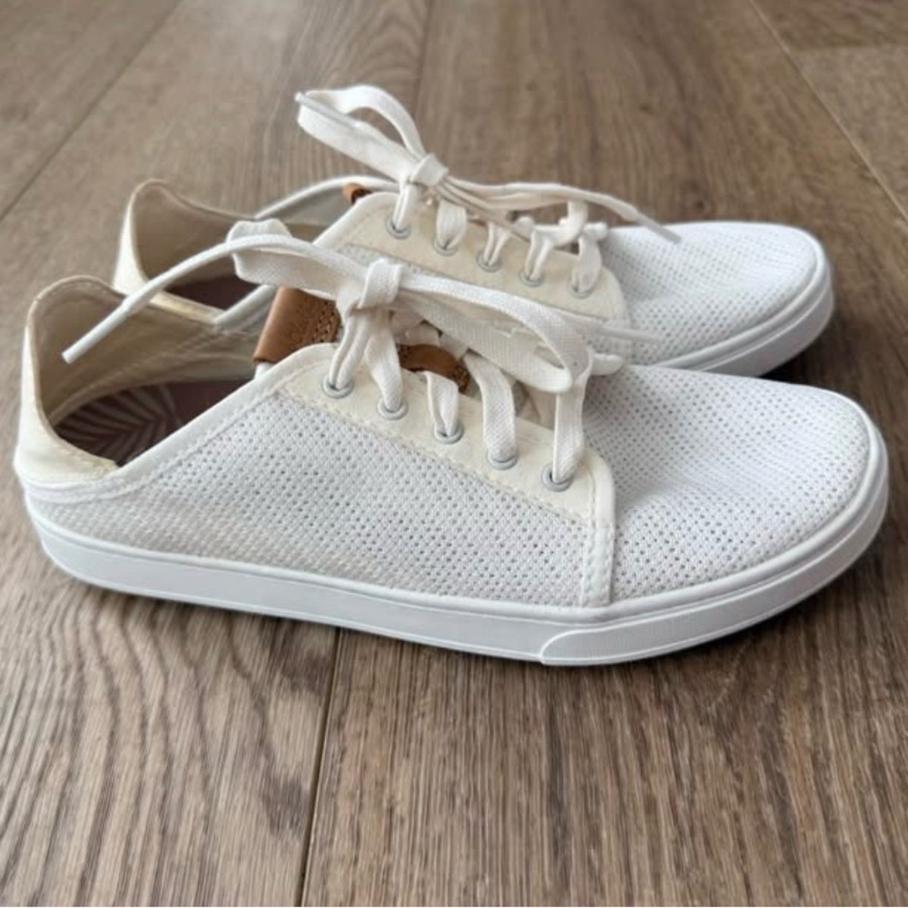 Women’s OluKai Pehuea Li
Lightweight Sneakers - off white size 8